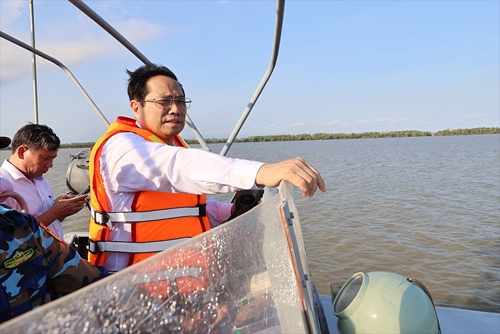 Thủ tướng Chính phủ Phạm Minh Chính khảo sát cảng Trần Đề